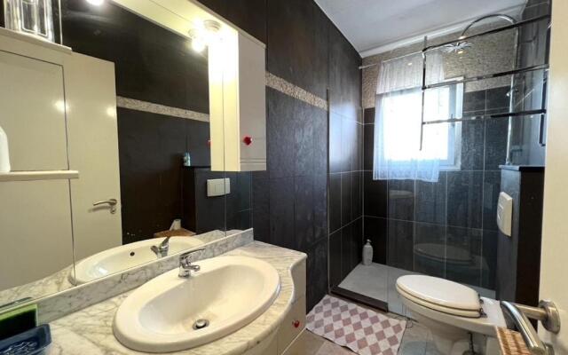 BYBLOS 69A - Casa con piscina comunitaria