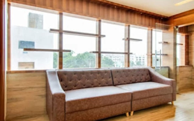 Capital O 62639 Inn The Centre