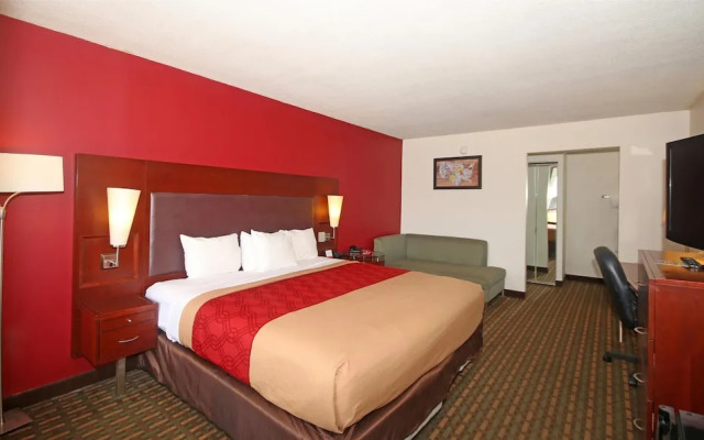 Knights Inn Pilot Mountain