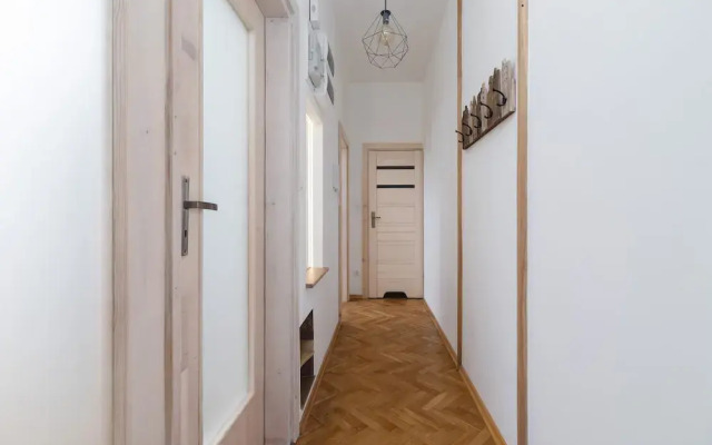 Old Town Basztowa Apartment by Renters