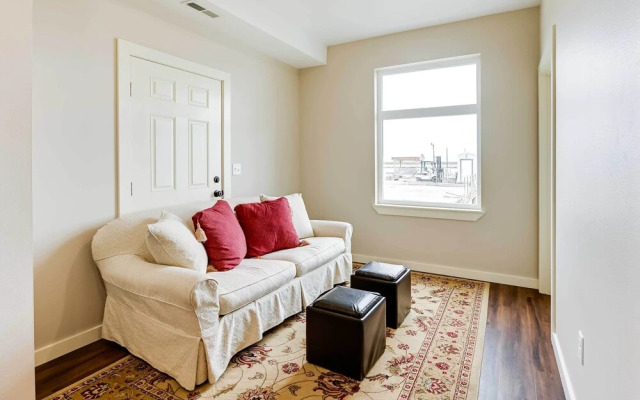 Waterfront Kenai Townhome < 1 Mi to Beach!