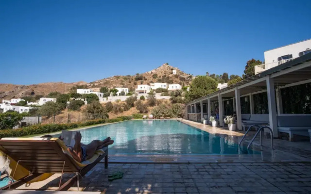 Refreshing House With Shared Pool in Gumusluk