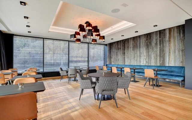 R hotel experiences