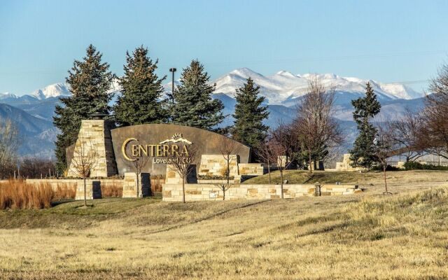 New Build W/ Great Backyard & Lake Access!