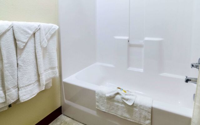 Holiday Inn Express Wichita North - Park City by IHG