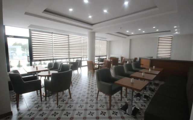 Garden Zara Hotel