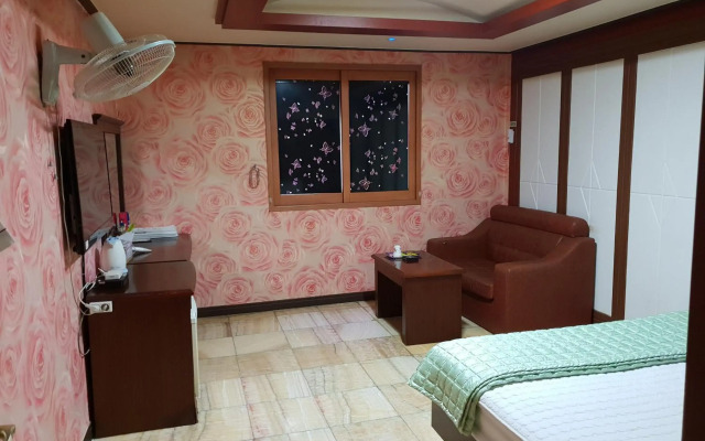 Plus Motel