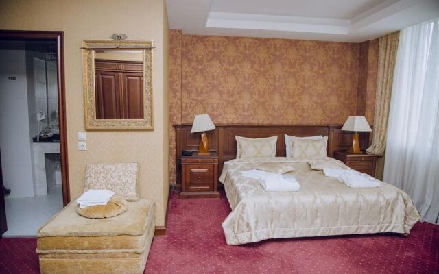 Royal Vista Hotel