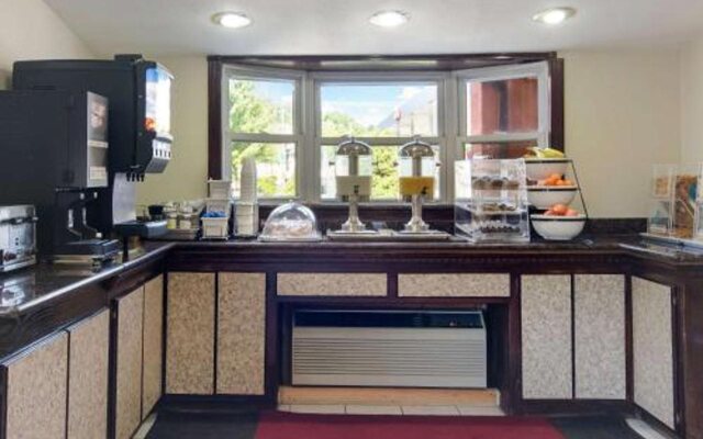Econo Lodge Pittsburgh I-79