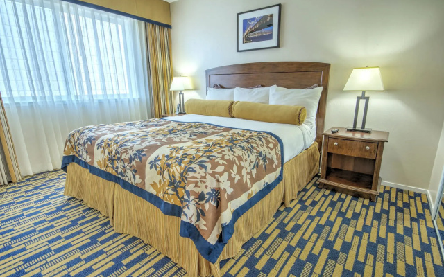 Suites At Fishermans Wharf