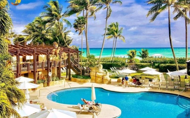 Luxury Beach Resort - HORA RENTALS