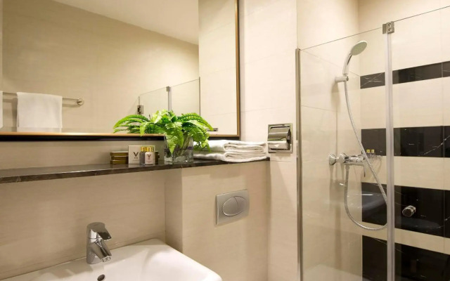 V Hotel Bencoolen