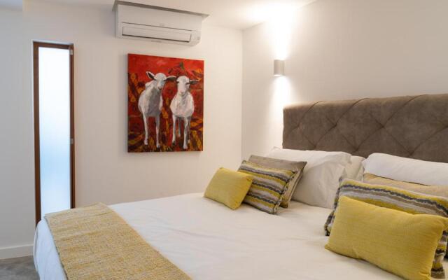 Eleven, Boutique luxury house & garden