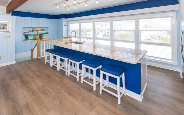 Ocean Commotion - 7 Br Home