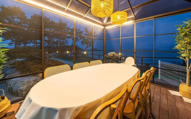 Yeosu Hi Mom Kids Family Pension Black