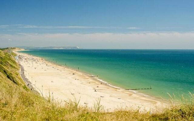 Luxury 3-bed Apartment in Bournemouth Nr Beach