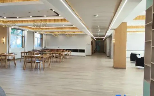 Yililan Hotel (Baiyangdian Never-Sleeping City Branch)