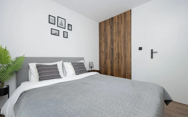 Bielawska Loft Apartment by Renters