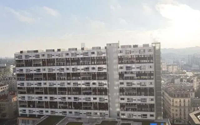 Eiffel Tower 10min Walk Charming Studio near Seine