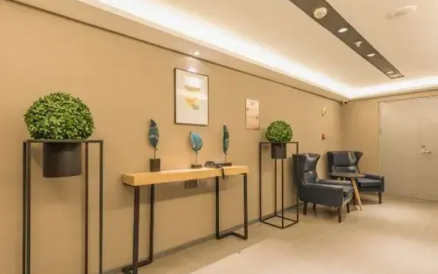 Home Inn Selected (Dalian Central Hospital, Chunliu Metro Station, Airport)