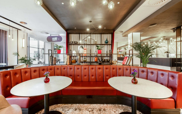 Radisson RED Hotel London Heathrow