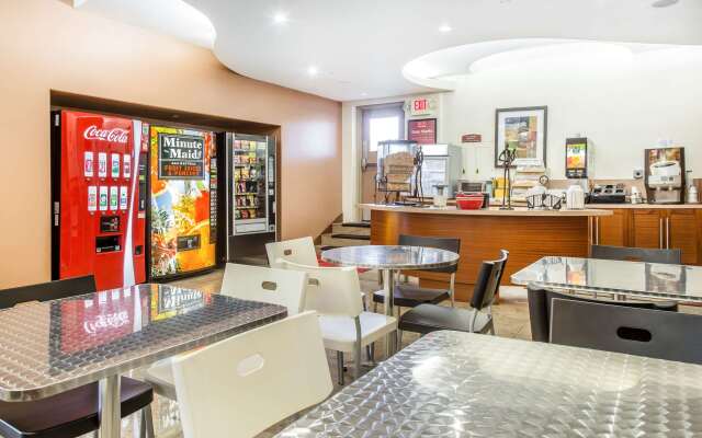 Econo Lodge West Haven