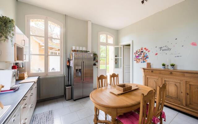 Majestic villa in Pouru-Saint-Remy with garden