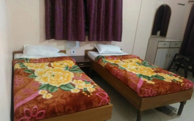 Sharda Guest House Bodhgaya by Goroomgo