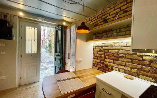 Kukuvayia s Nest-centre Old Town Corfu