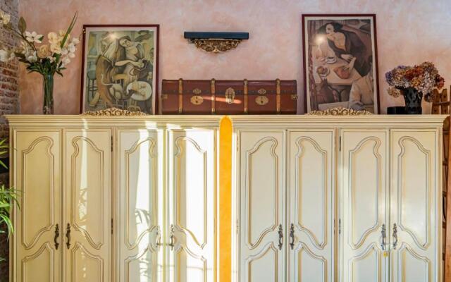 1851: Exceptional 19th century studio in Madrid