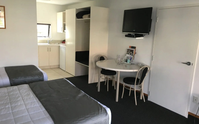 Palms Motel