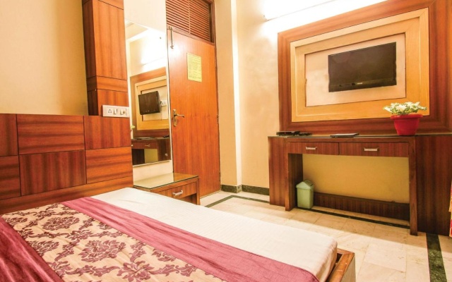 Hotel Star Paradise – Guest Rooms – Delhi