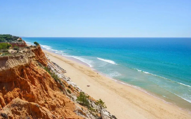 Exclusive Villa Toulouse with pool in Falesia Algarve