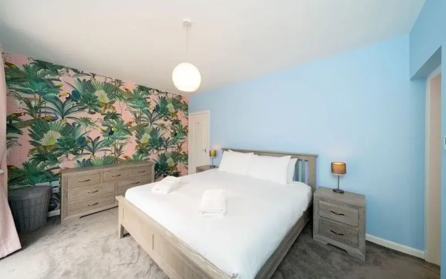 Newhall Gardens - Botanical Bliss
