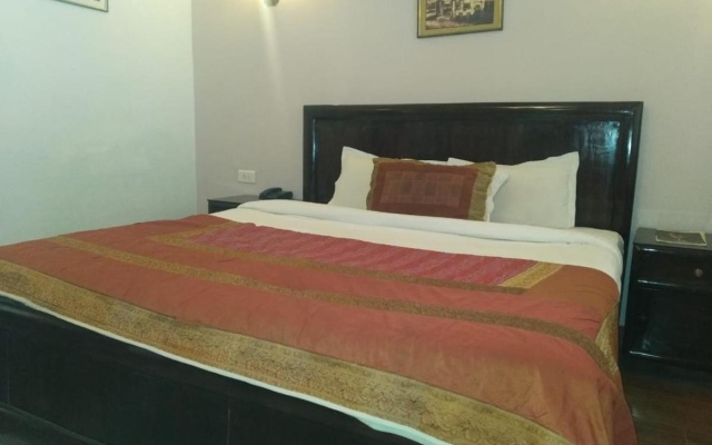 Hotel Glitz – Guest Rooms – Jaipur