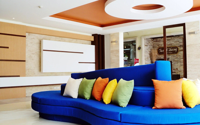 Iyara Beach Hotel & Plaza