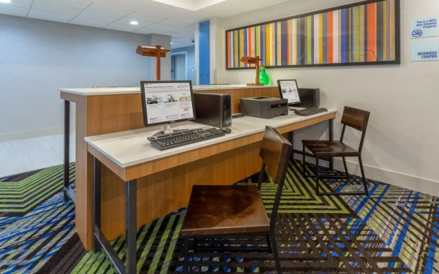 Holiday Inn Express & Suites Vandalia by IHG