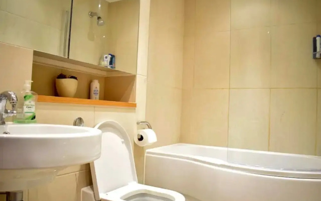 Chic Studio With Balcony Views Over Battersea Park