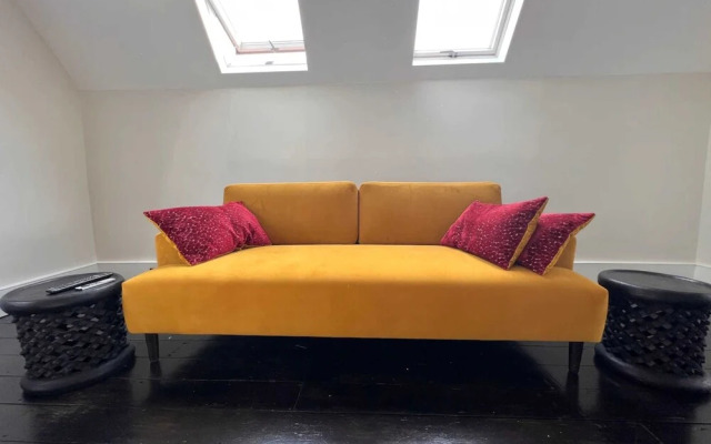 Stylish 1 Bedroom Top Floor Apartment in Highgate