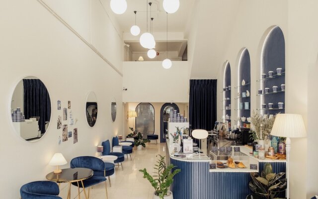 Shapel Hostel and Cafe