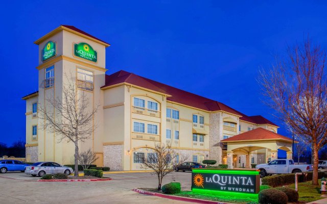 La Quinta Inn & Suites by Wyndham Ennis