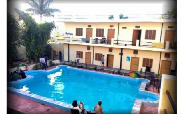 Lake View Stay with In-house Swimming pool