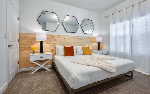 Modern townhome with private pool near Disney