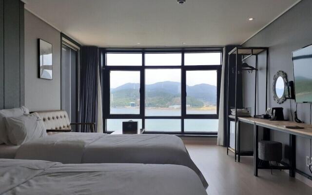 Tongyeong Bridge Hotel