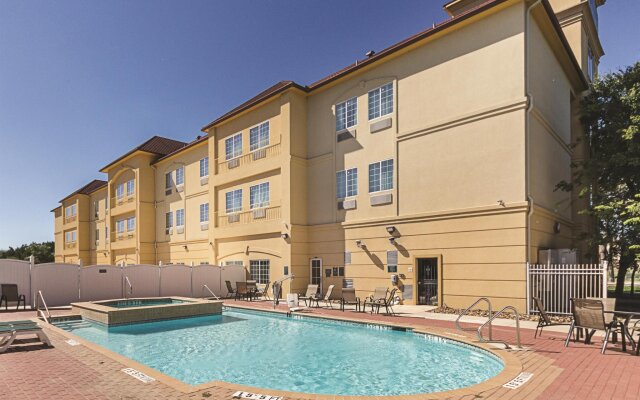 La Quinta Inn & Suites by Wyndham San Antonio The Dominion