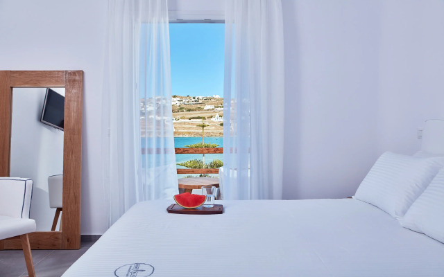 Mykonos Waves Beach House & Suites