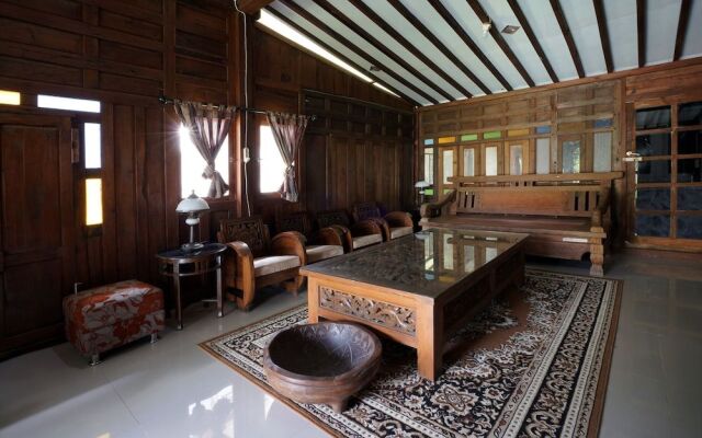 OYO 749 Omah Putih