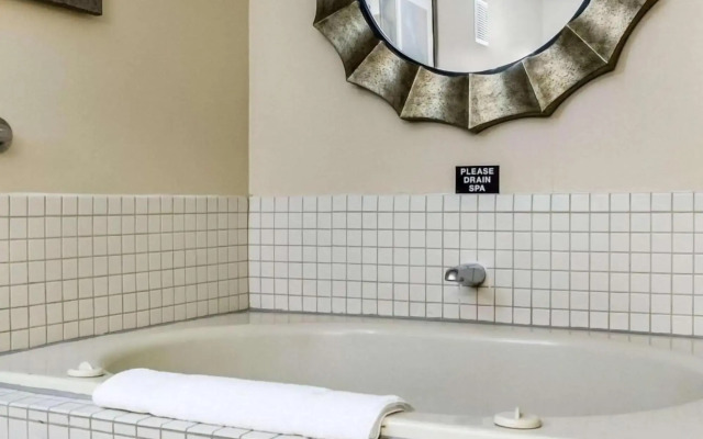 Quality Suites Near West Acres