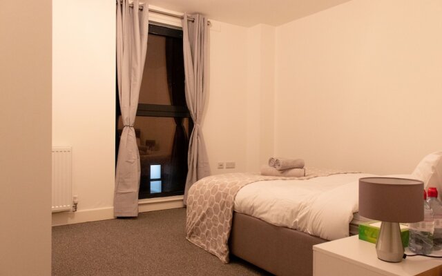 Livestay-1bed Apt With Private Balcony Heathrow