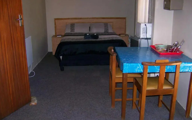 Strelitzia Guest House